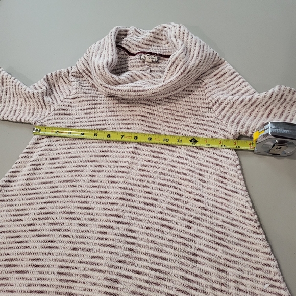 Eyeshadow Turtleneck sweater - Picture 3 of 6